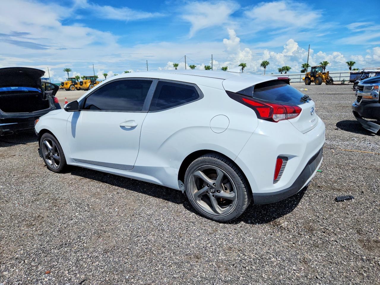 2019 Hyundai Veloster 2.0L - Фото 2