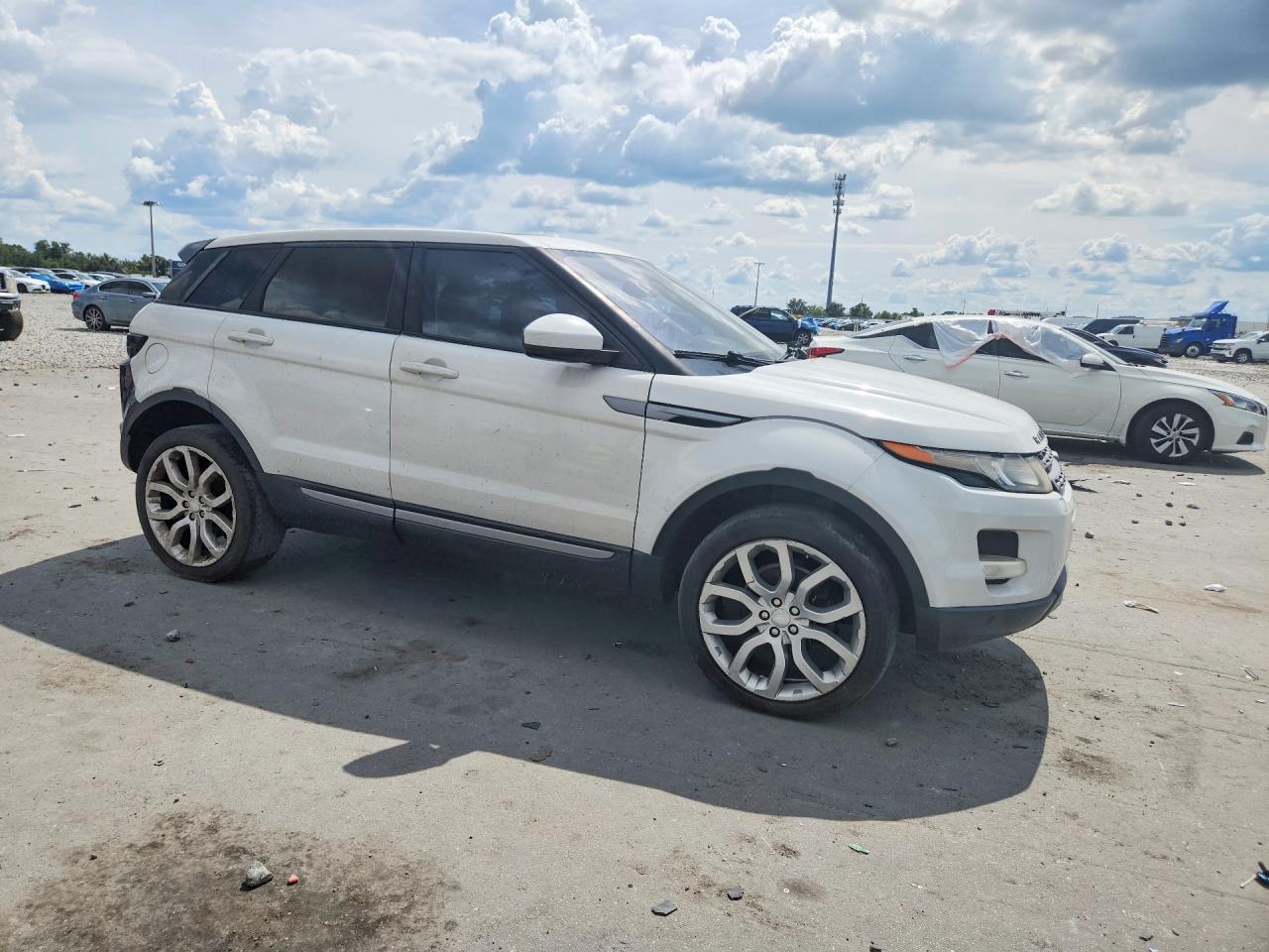 2015 Land Rover Range Rover Evoque Pure Plus - Image 4