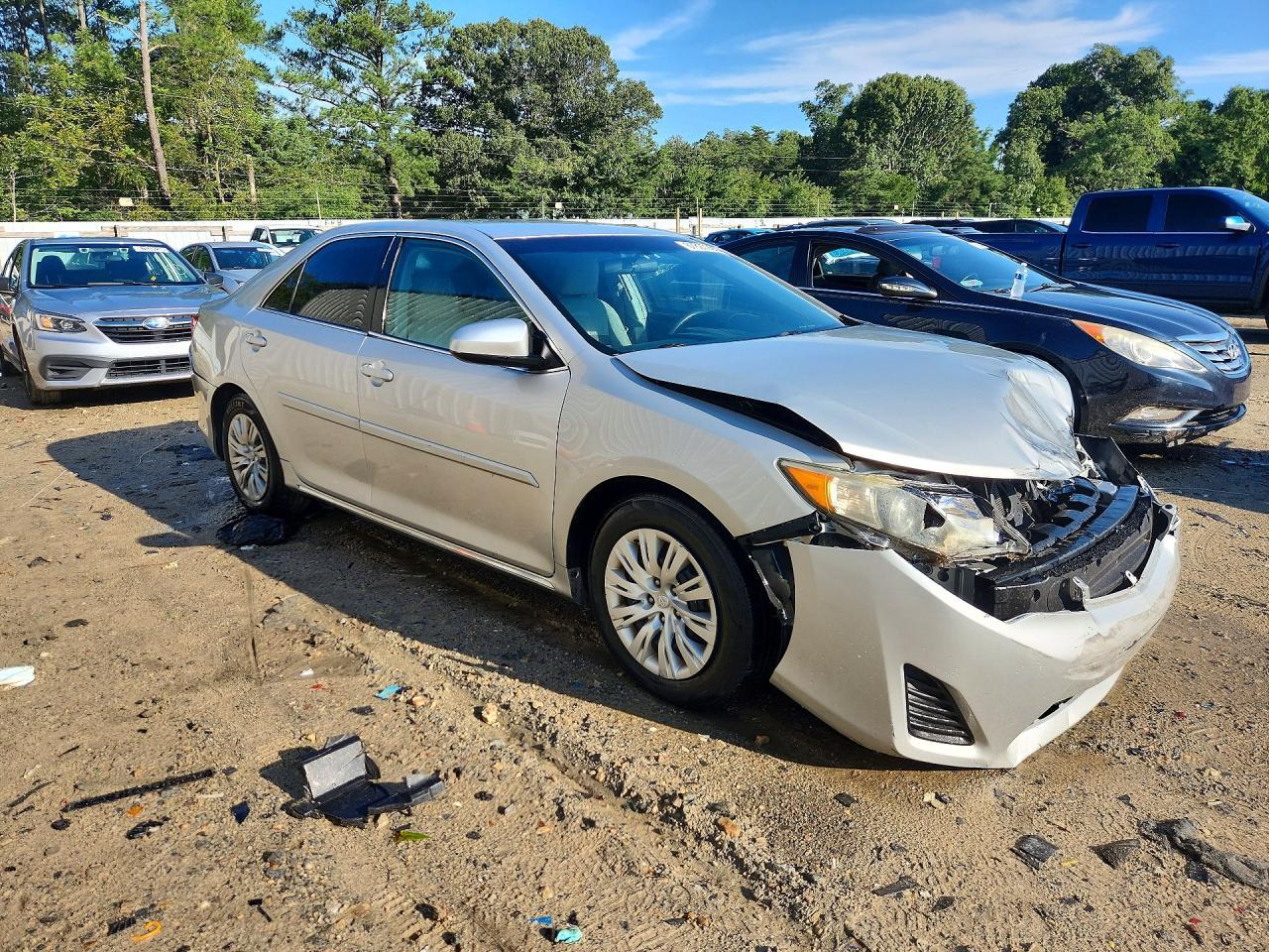 2013 Toyota Camry Le - Image 4