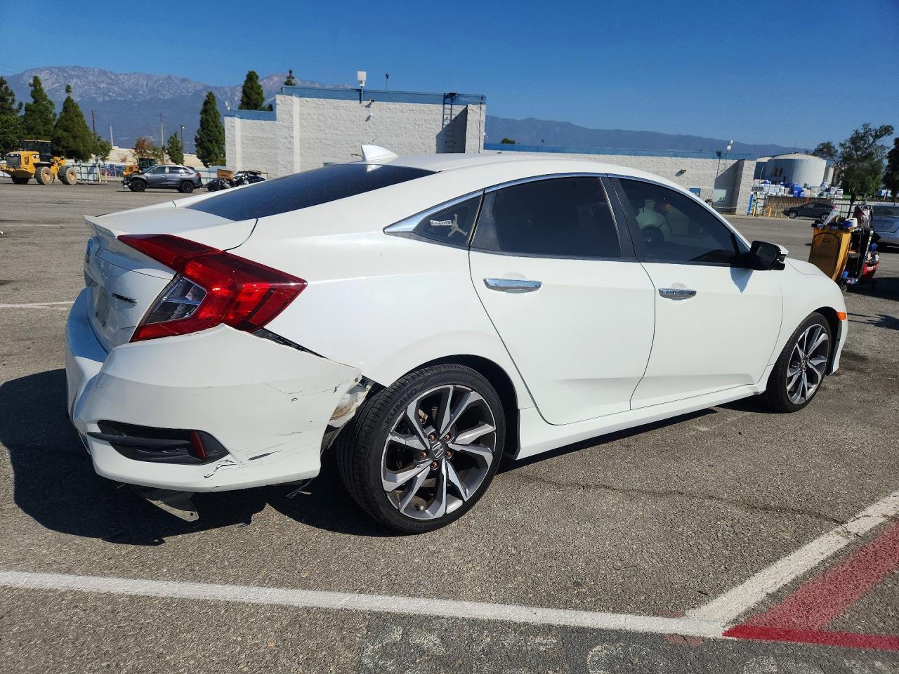 2019 Honda Civic Touring - Image 3