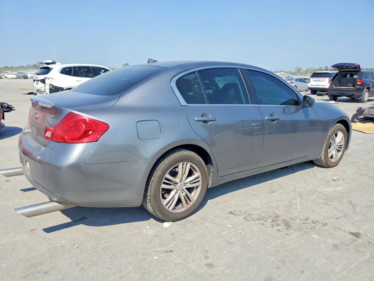 2011 Infiniti G25 Sedan X - Фото 3
