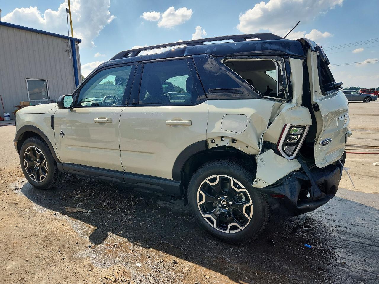 2025 Ford Bronco Sport Outer Banks - Фото 2