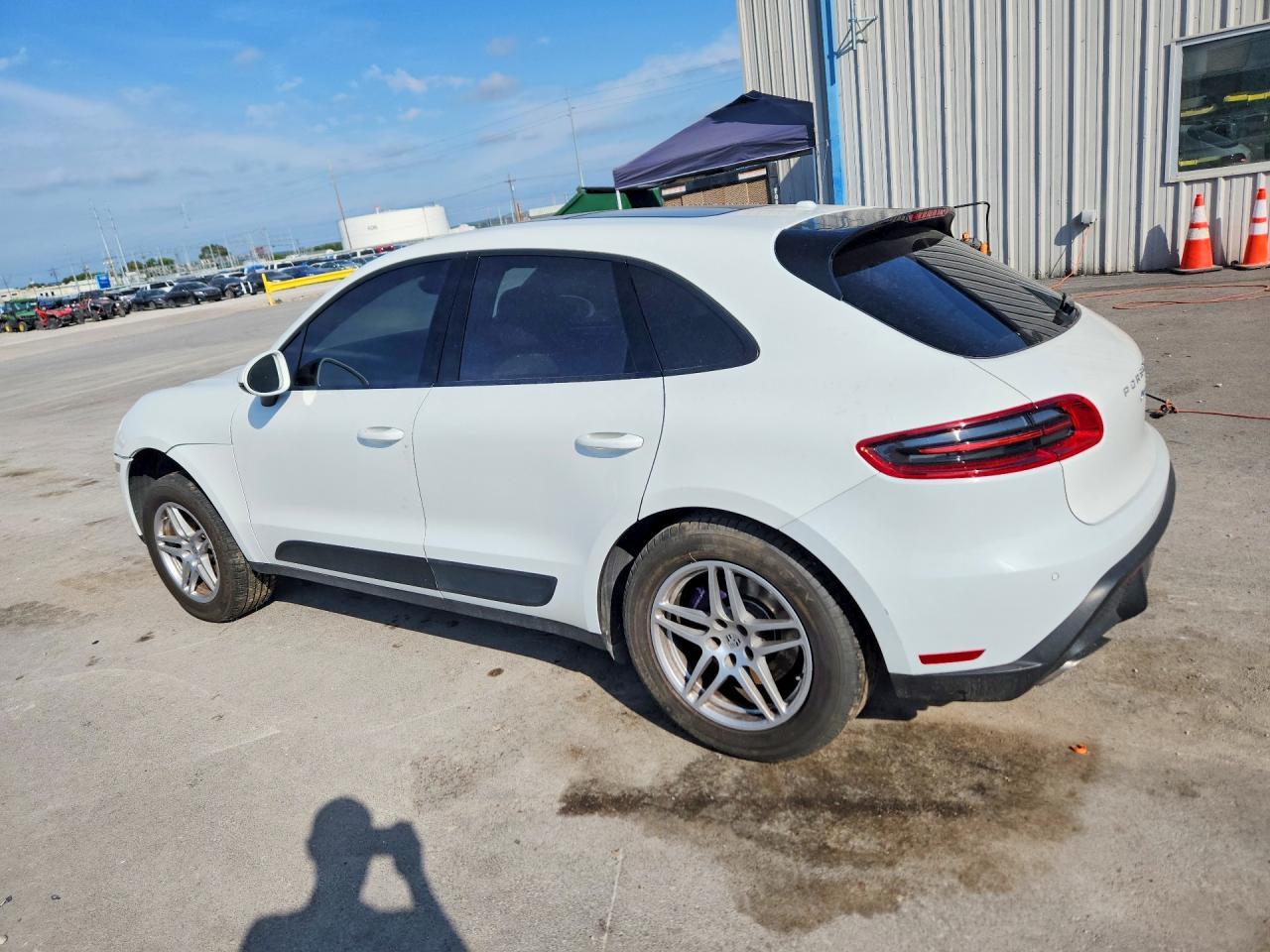 2018 Porsche Macan - Image 2