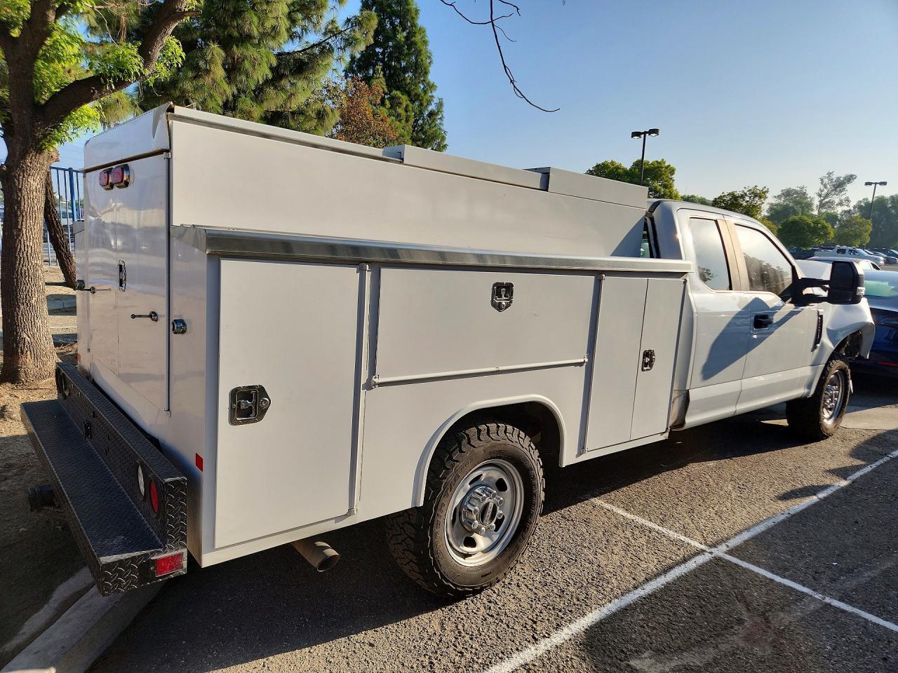 2022 Ford F350 Super Duty - Фото 3