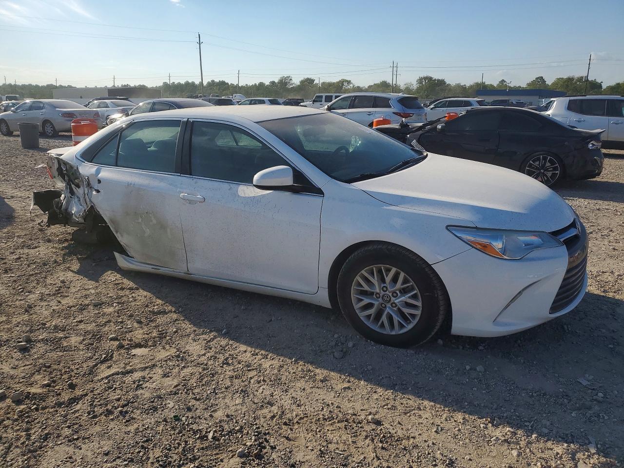 2017 Toyota Camry Le - Фото 4