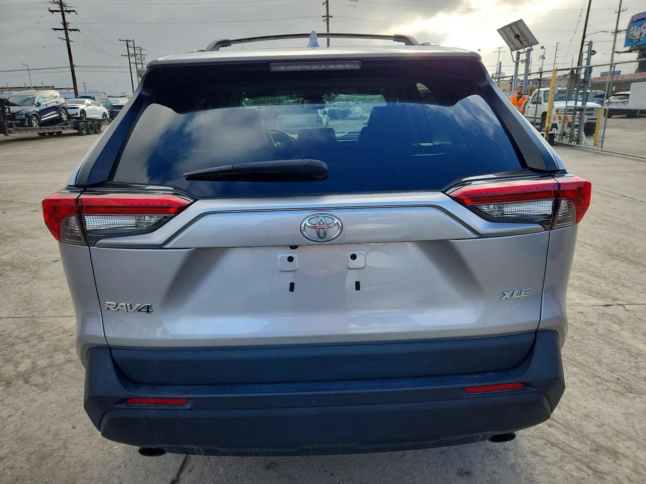 2024 Toyota Rav4 Xle Premium - Image 6
