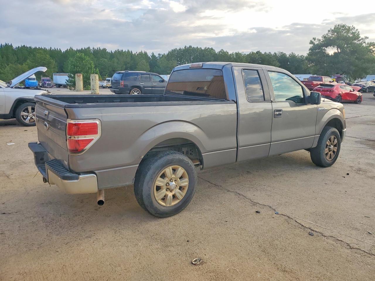 2010 Ford F150 Super Cab - Фото 3