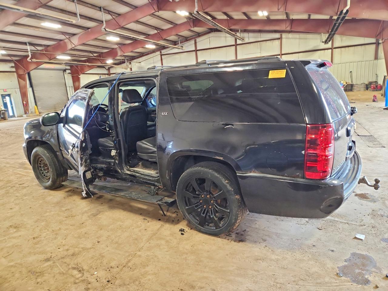 2013 Chevrolet Suburban K1500 Ltz - Фото 2