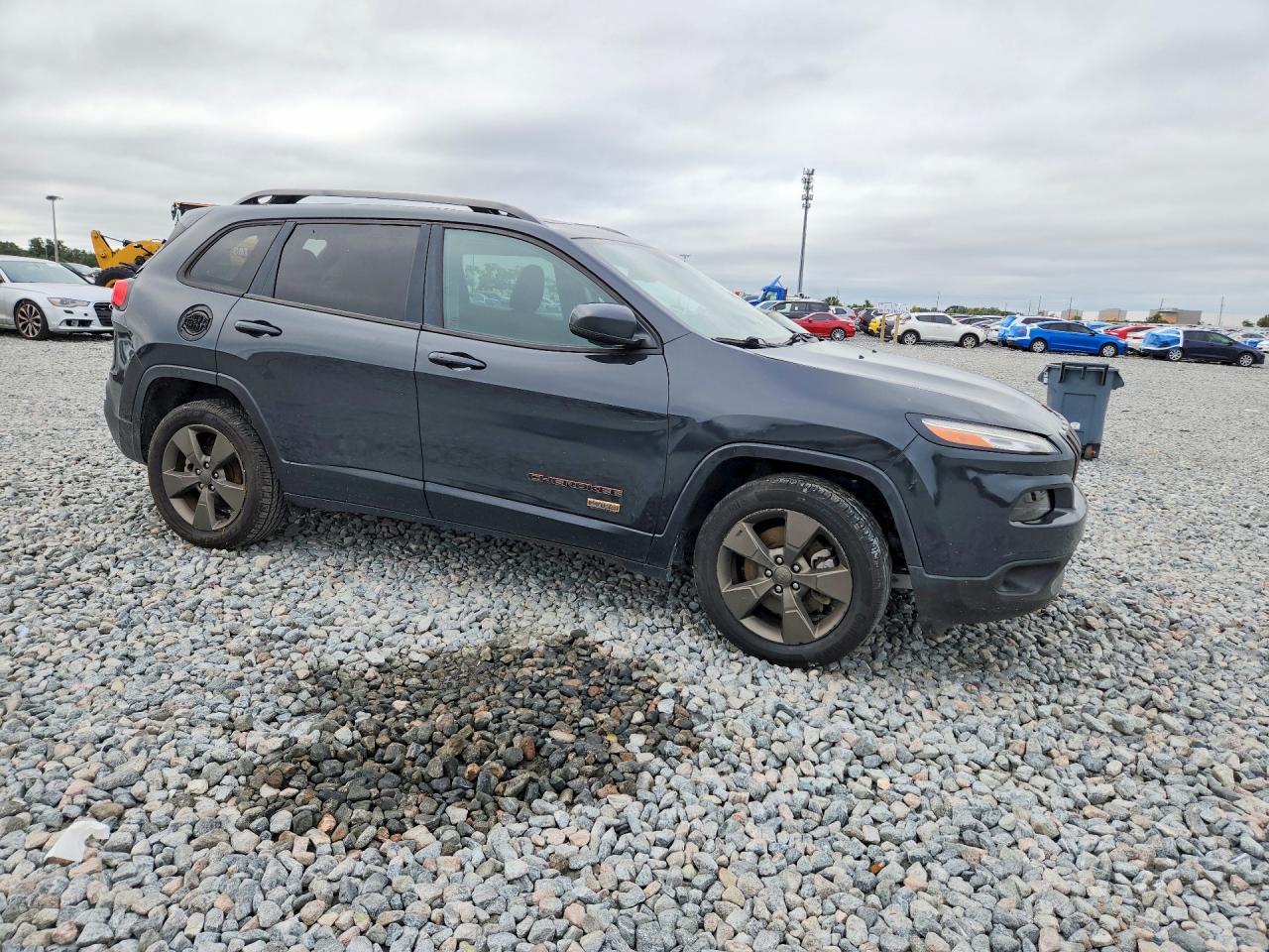 2017 Jeep Cherokee Latitude - Image 4