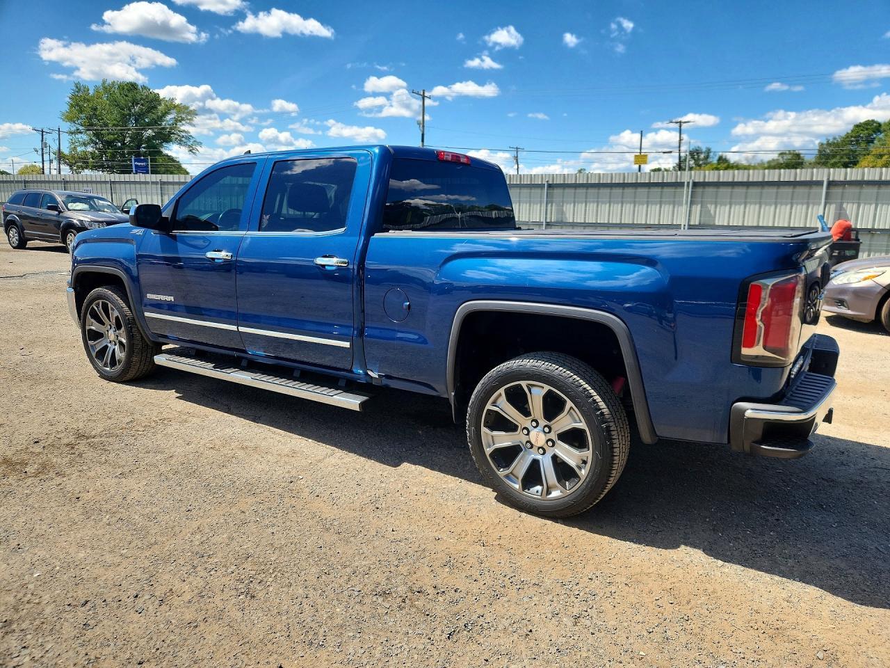 2017 GMC Sierra K1500 Slt - Image 2