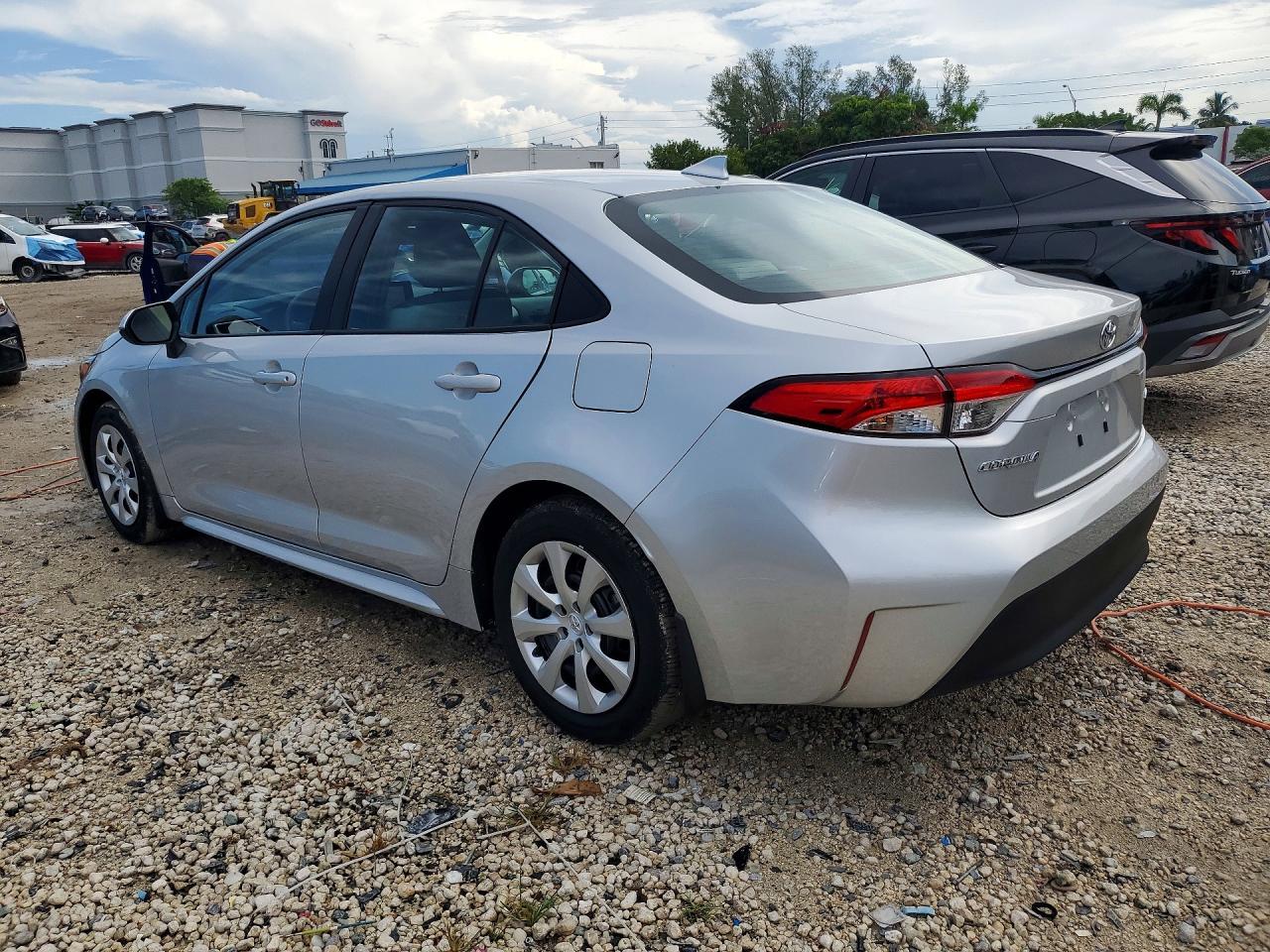 2025 Toyota Corolla Le - Фото 2