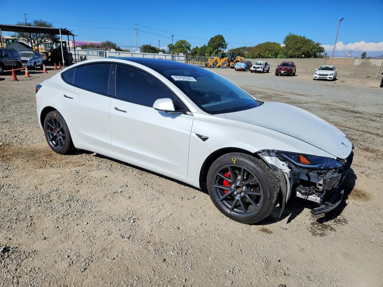 2025 Tesla Model 3 - Фото 4