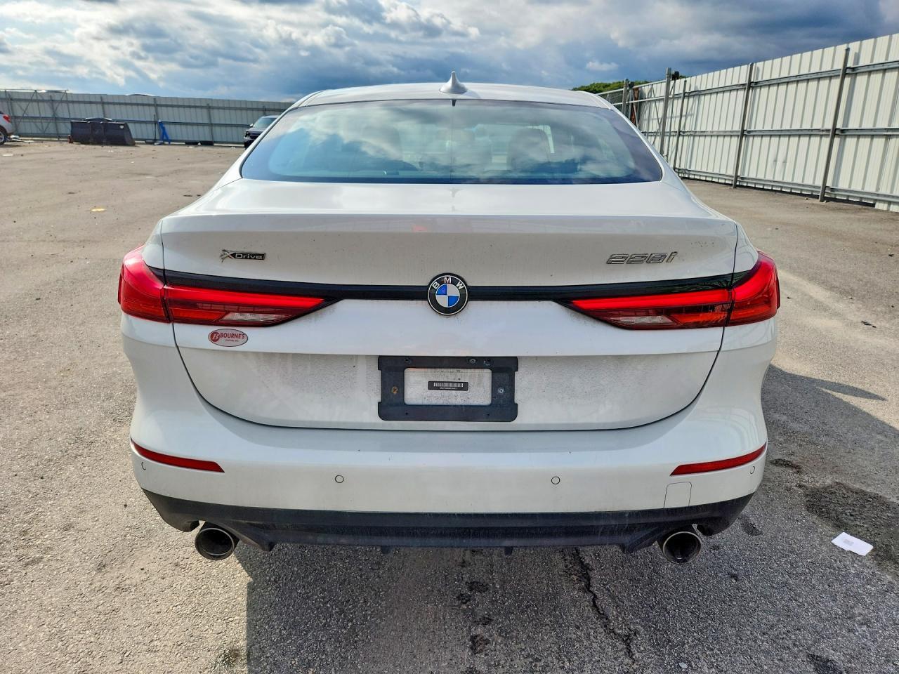 2021 BMW 228Xi - Фото 6