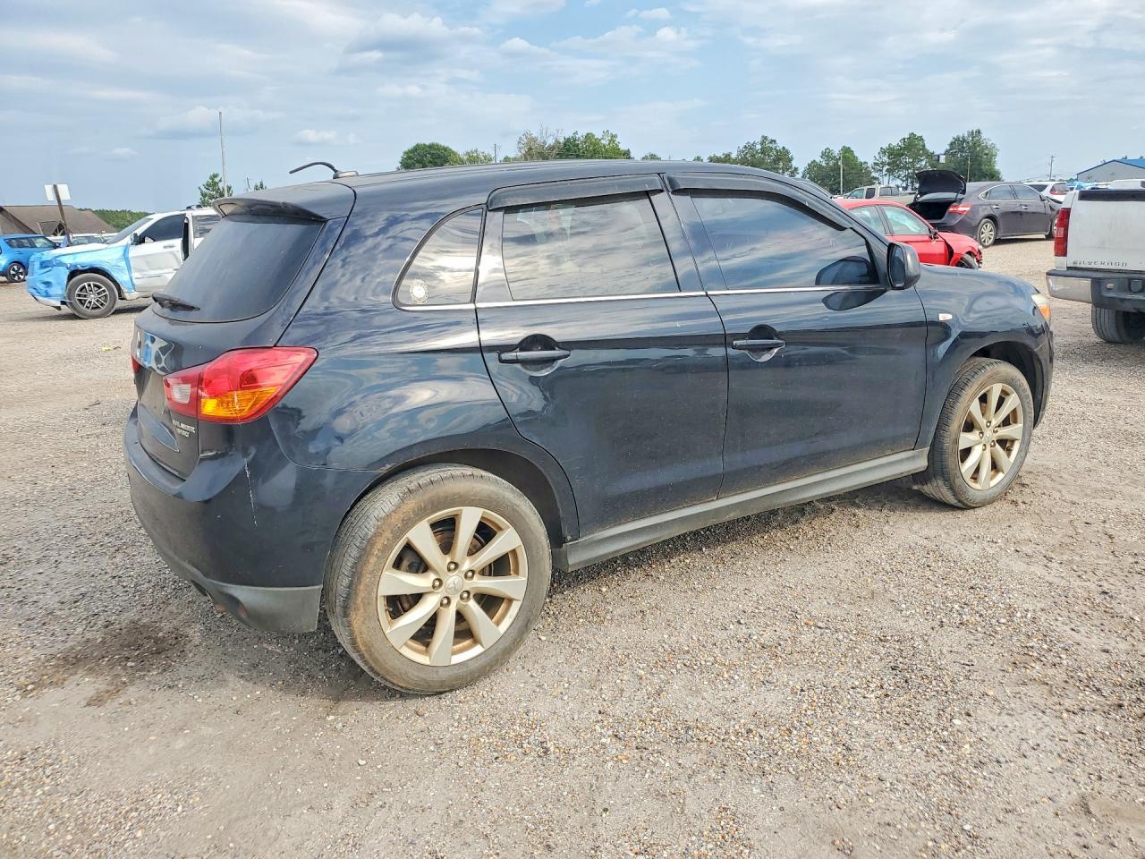 2014 Mitsubishi Outlander Sport Se - Image 3