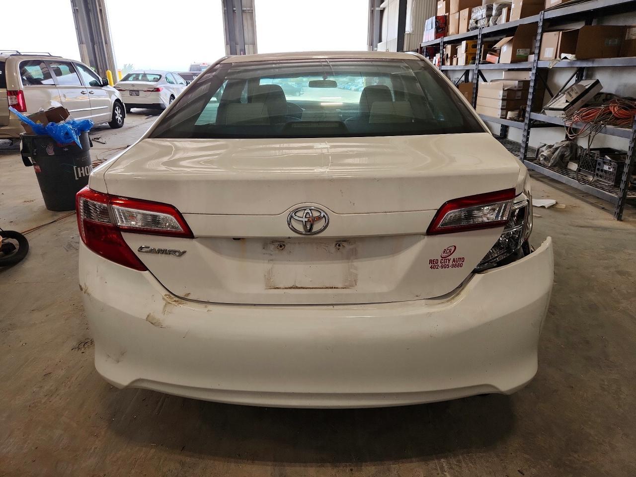 2014 Toyota Camry L - Фото 6