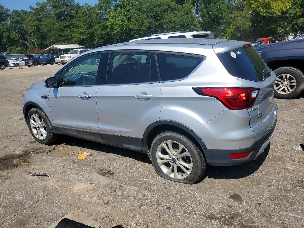 2019 Ford Escape Se - Фото 2