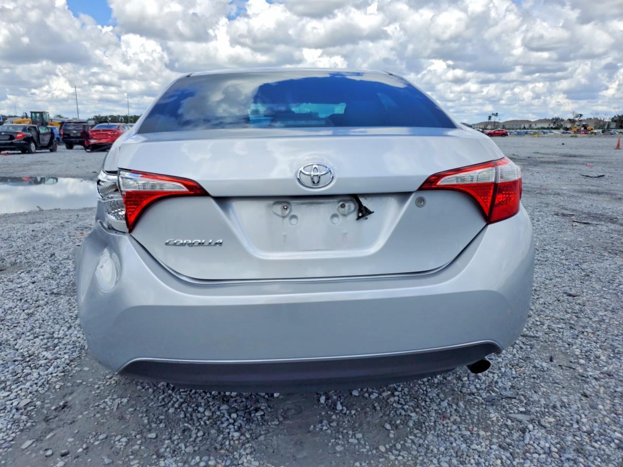 2015 Toyota Corolla L - Фото 6
