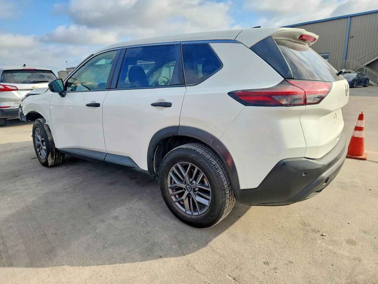 2022 Nissan Rogue S - Image 2