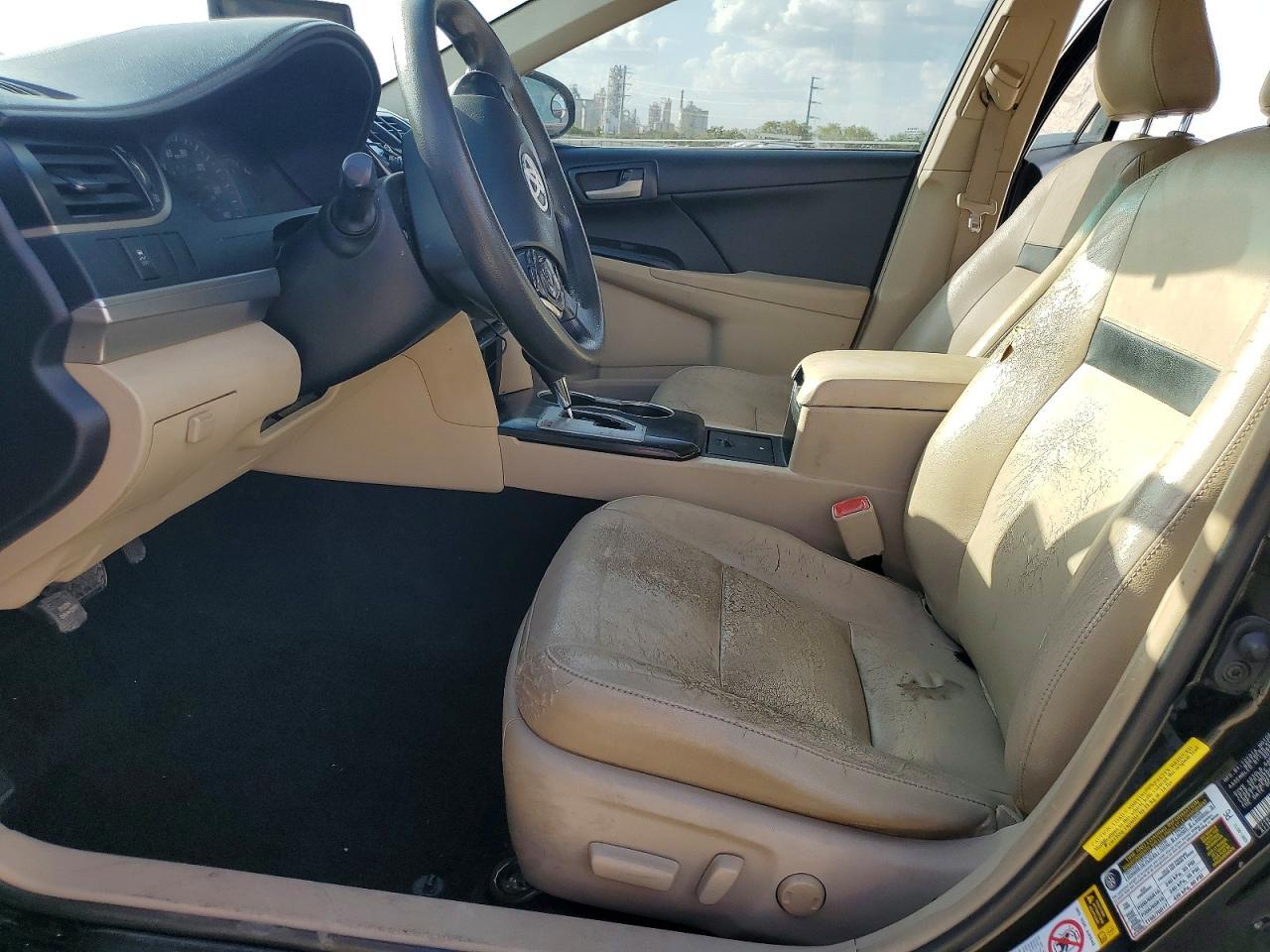 2014 Toyota Camry Le - Image 7
