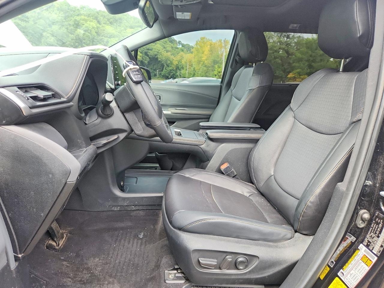 2023 Toyota Sienna Woodland Edition - Фото 7