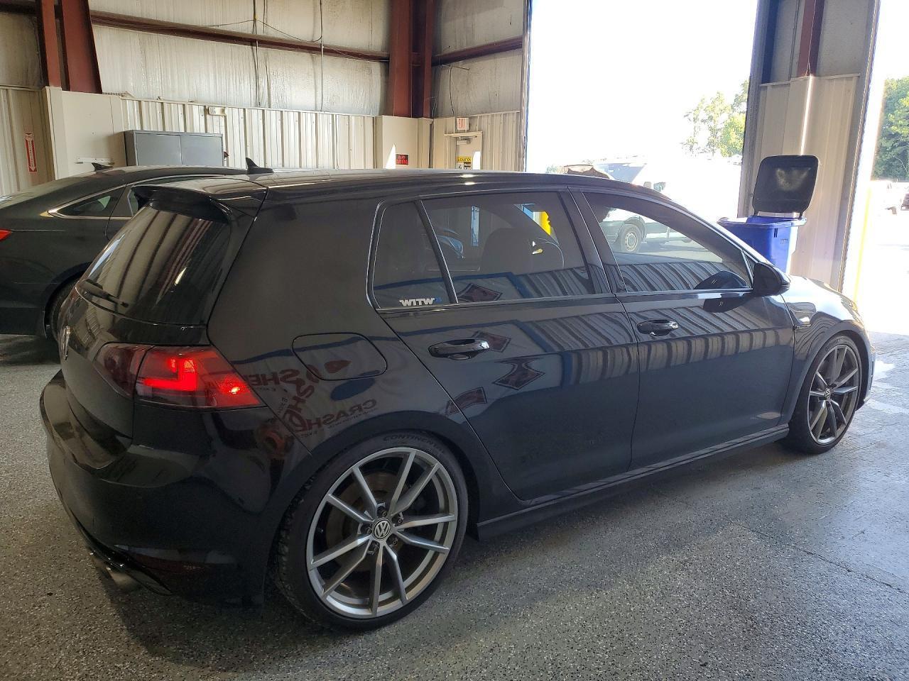 2017 Volkswagen Golf R - Фото 3