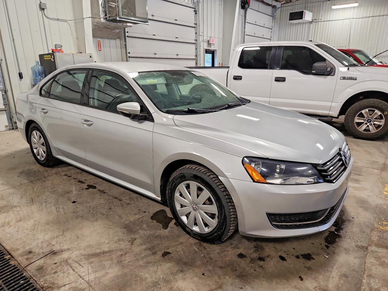 2012 Volkswagen Passat S - Фото 4