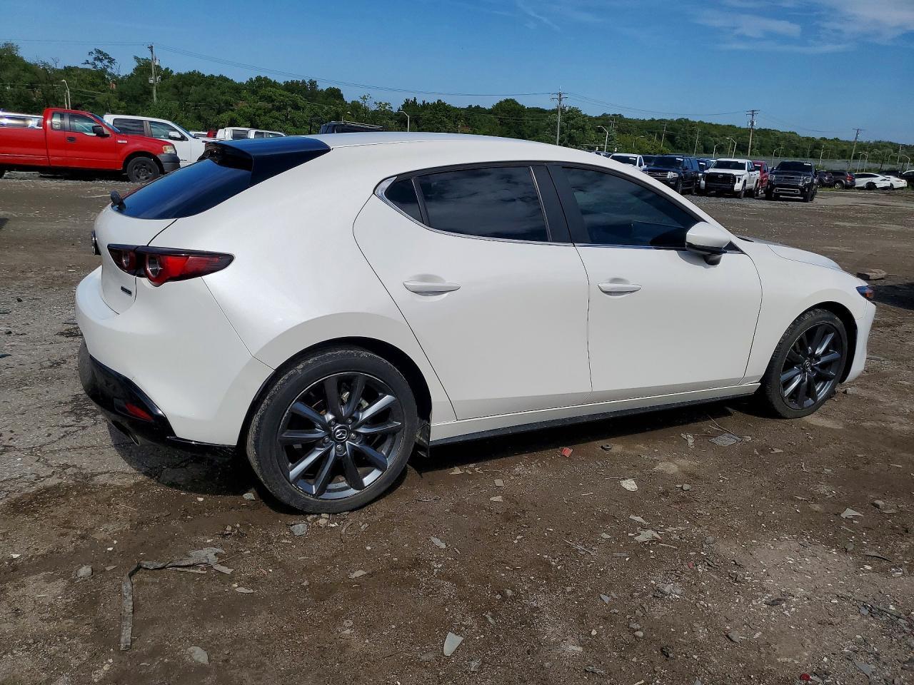 2022 Mazda 3 Select - Image 3