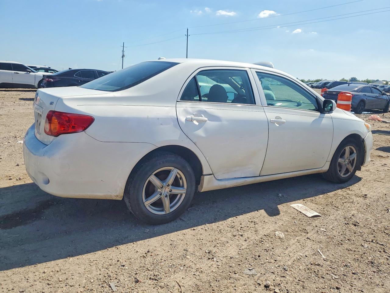 2010 Toyota Corolla Le - Фото 3