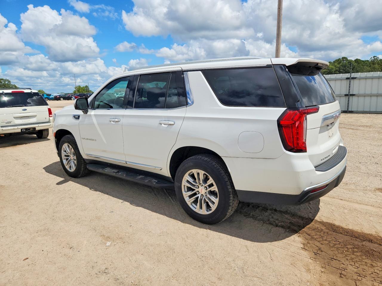 2023 GMC Yukon Slt - Фото 2