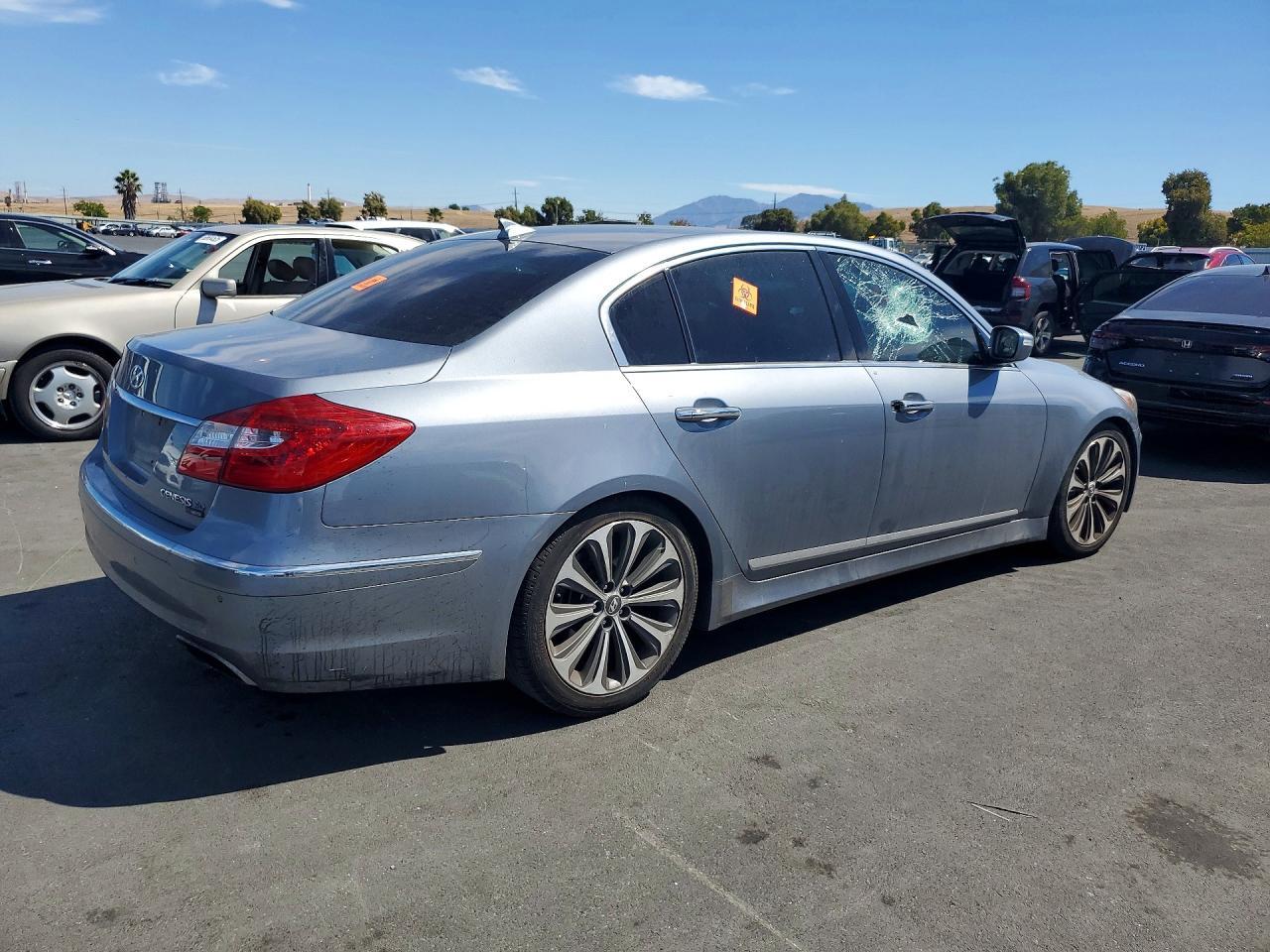 2014 Hyundai Genesis 5.0L - Image 3