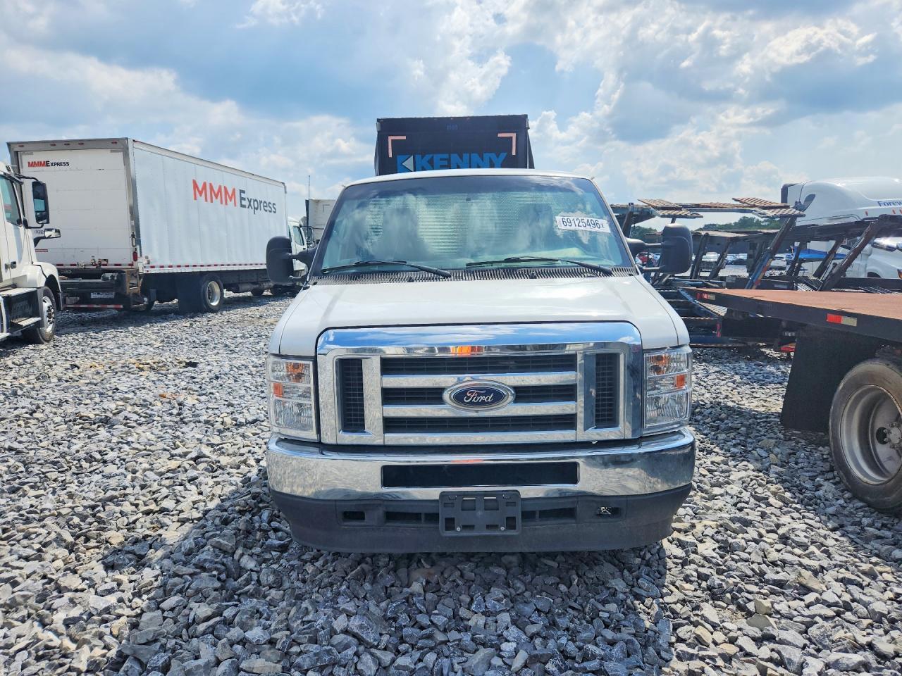 2022 Ford Econoline E450 Super Duty Cutaway Van - Фото 5