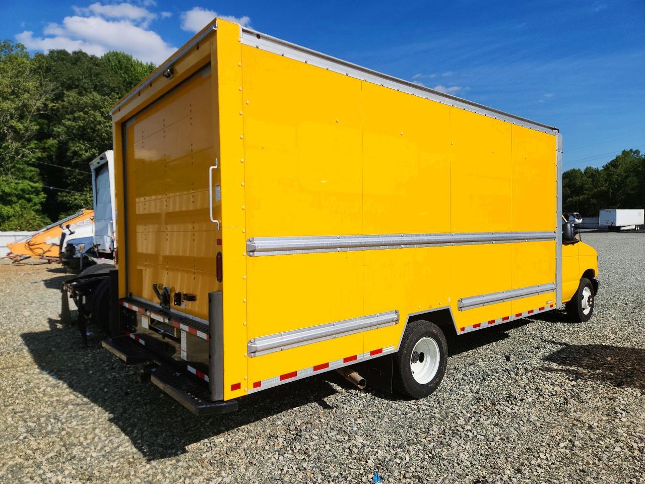 2024 Ford E350 Box Truck - Фото 3