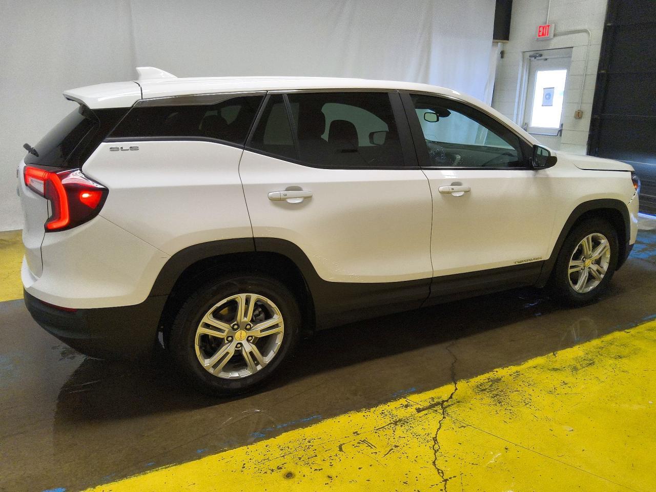 2024 GMC Terrain Sle - Image 3