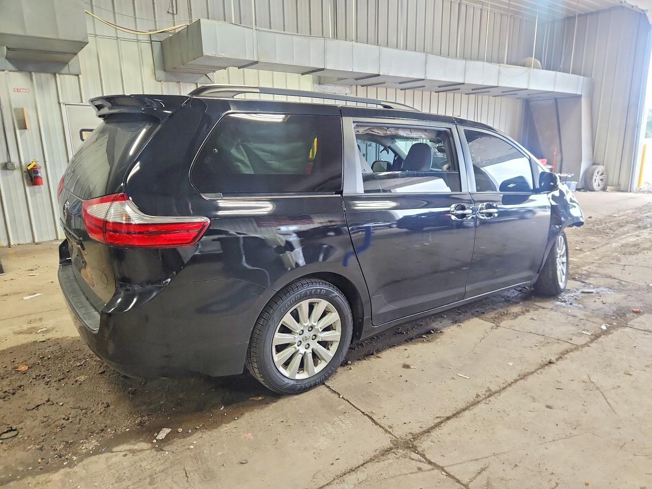 2015 Toyota Sienna Xle 7-Passenger - Фото 3