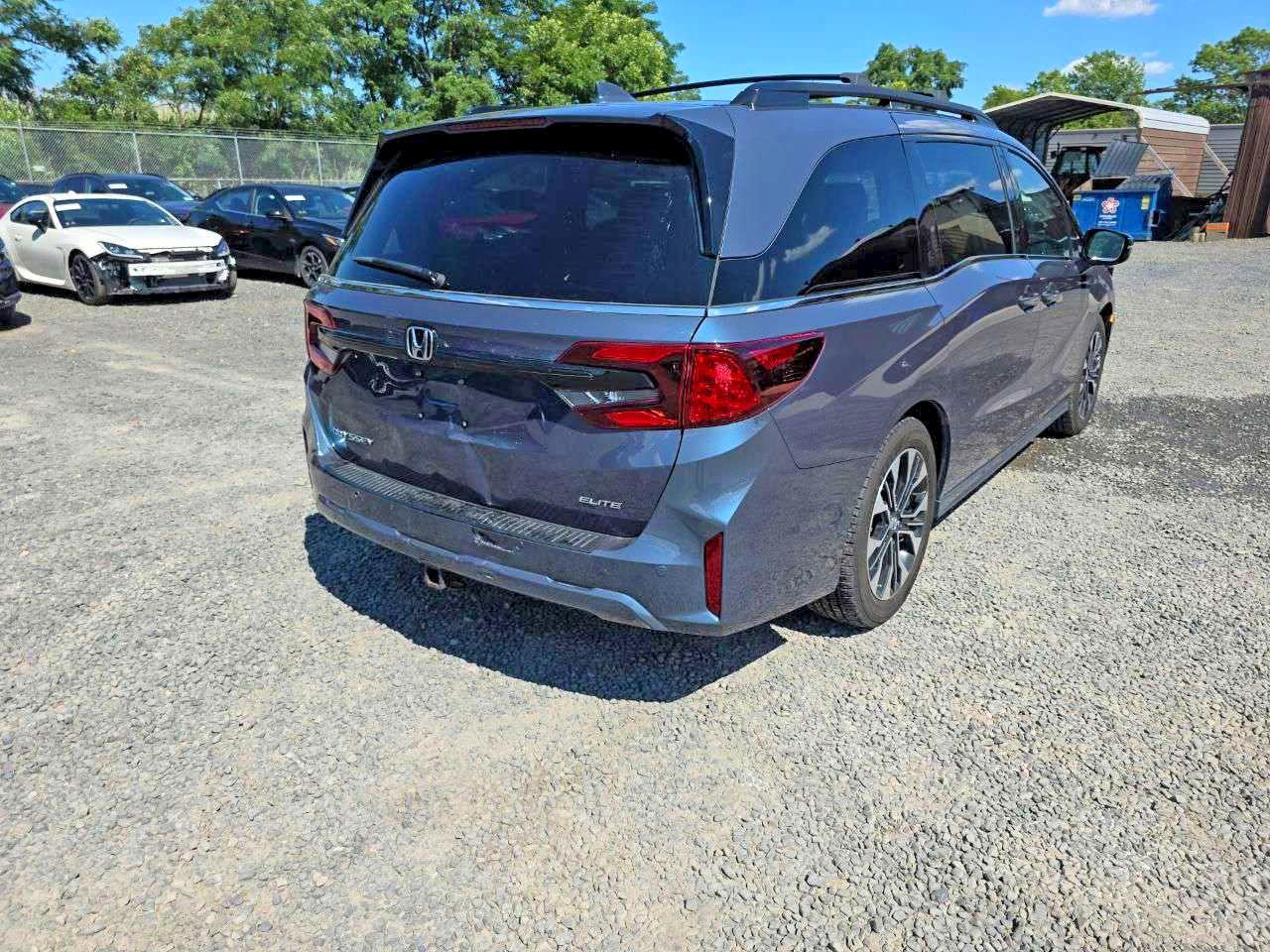 2025 Honda Odyssey Elite - Image 4