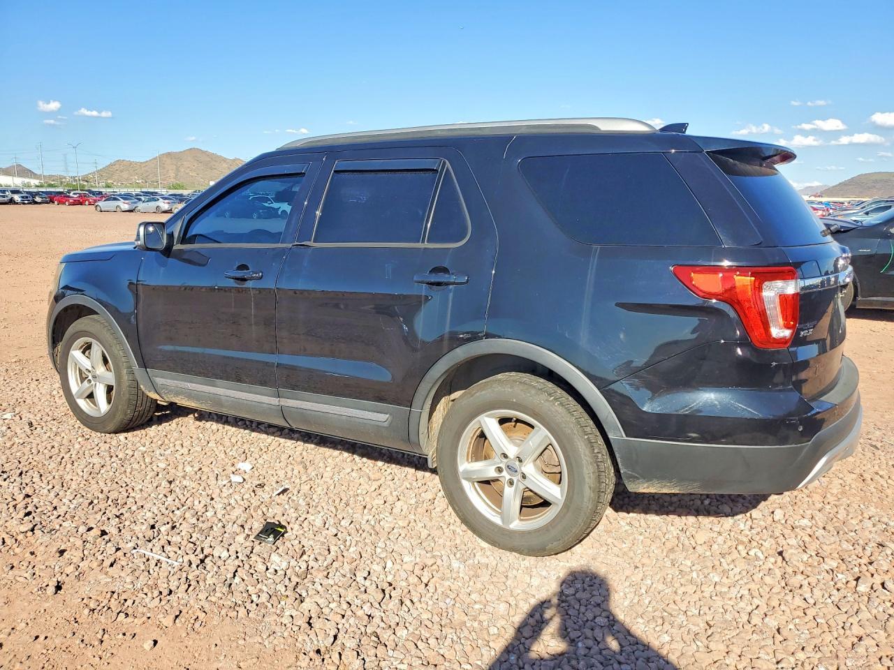 2016 Ford Explorer Xlt - Image 2