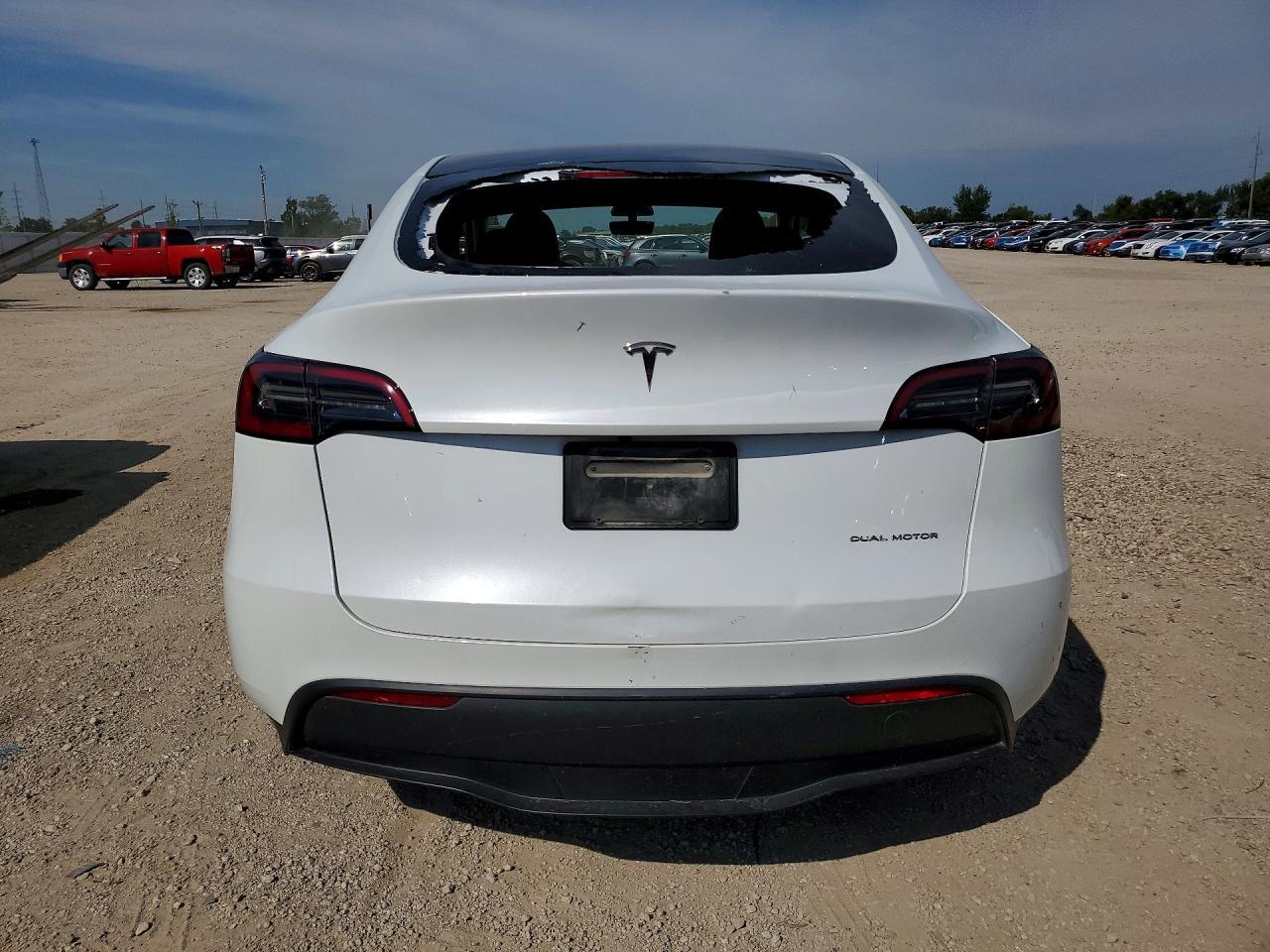 2023 Tesla Model Y - Фото 6