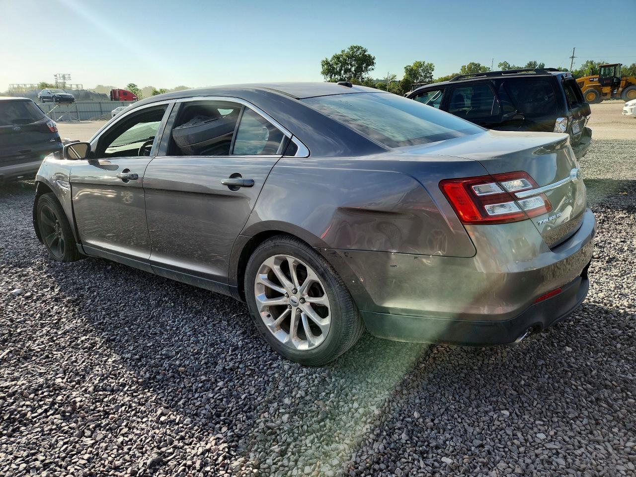2013 Ford Taurus Limited - Фото 2