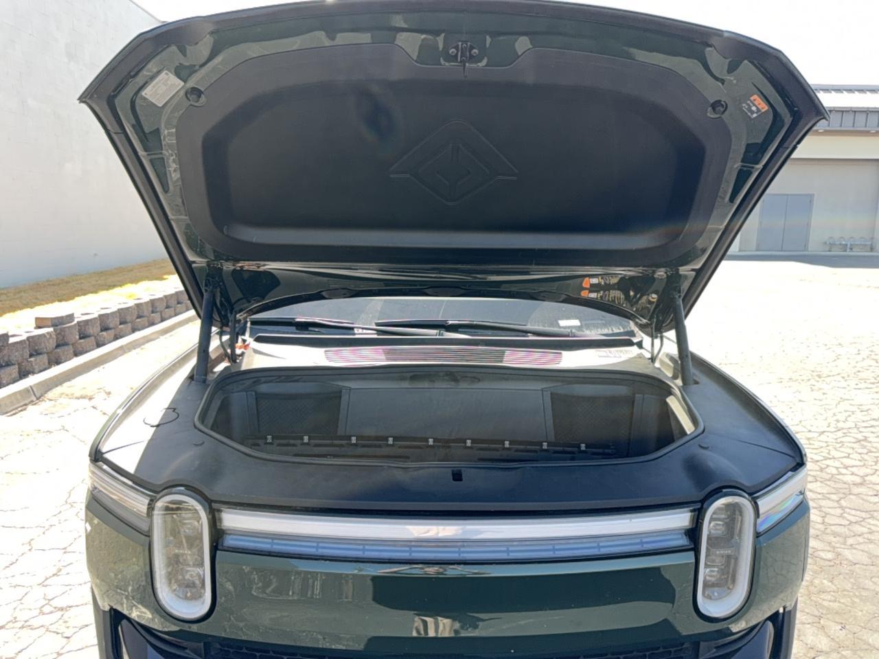 2026 Rivian R1S Adventure - Фото 7