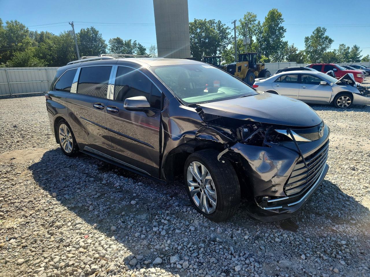 2024 Toyota Sienna Platinum 7-Passenger - Image 4