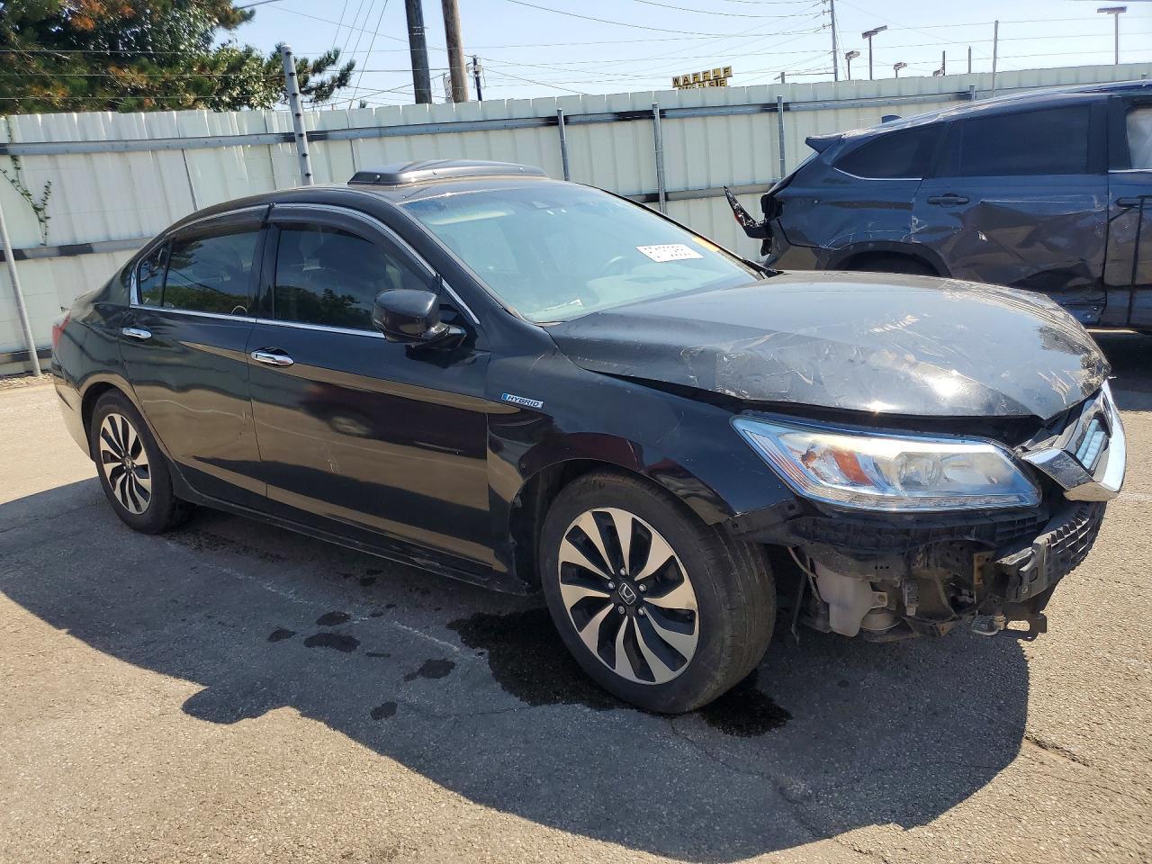 2015 Honda Accord Touring Hybrid - Image 4