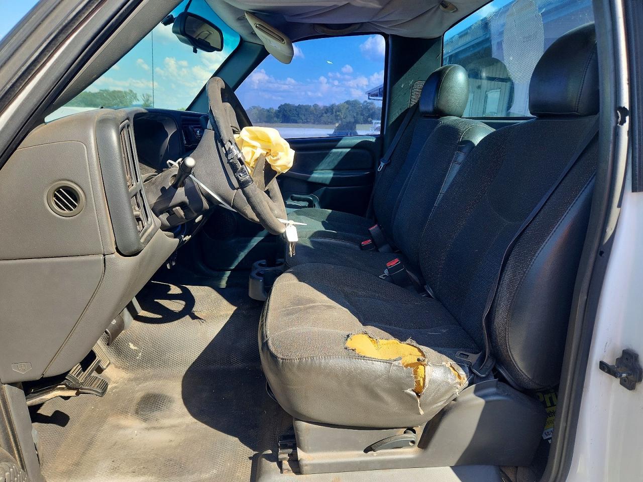 2003 Chevrolet Silverado C1500 - Image 7