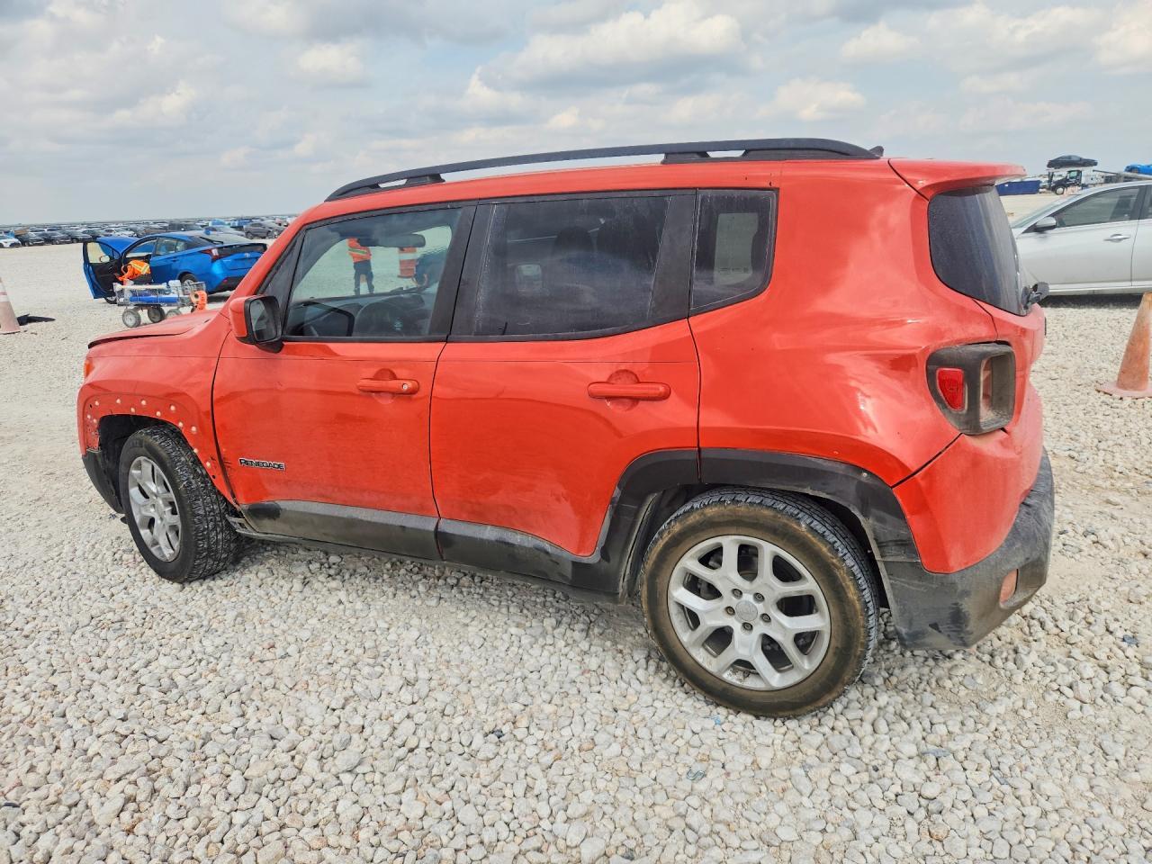 2015 Jeep Renegade Latitude - Image 2