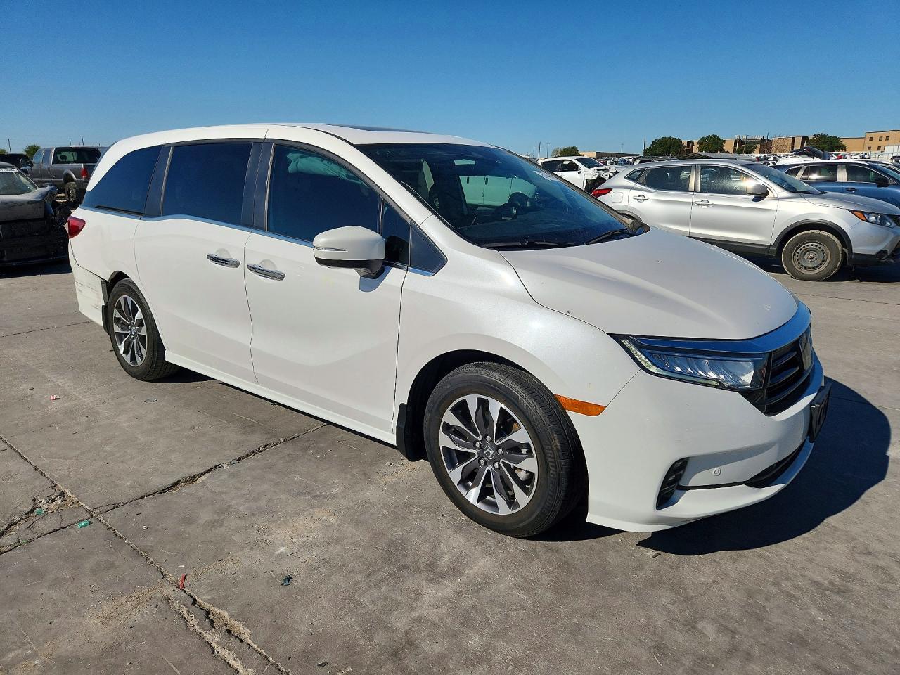 2024 Honda Odyssey Touring - Image 4