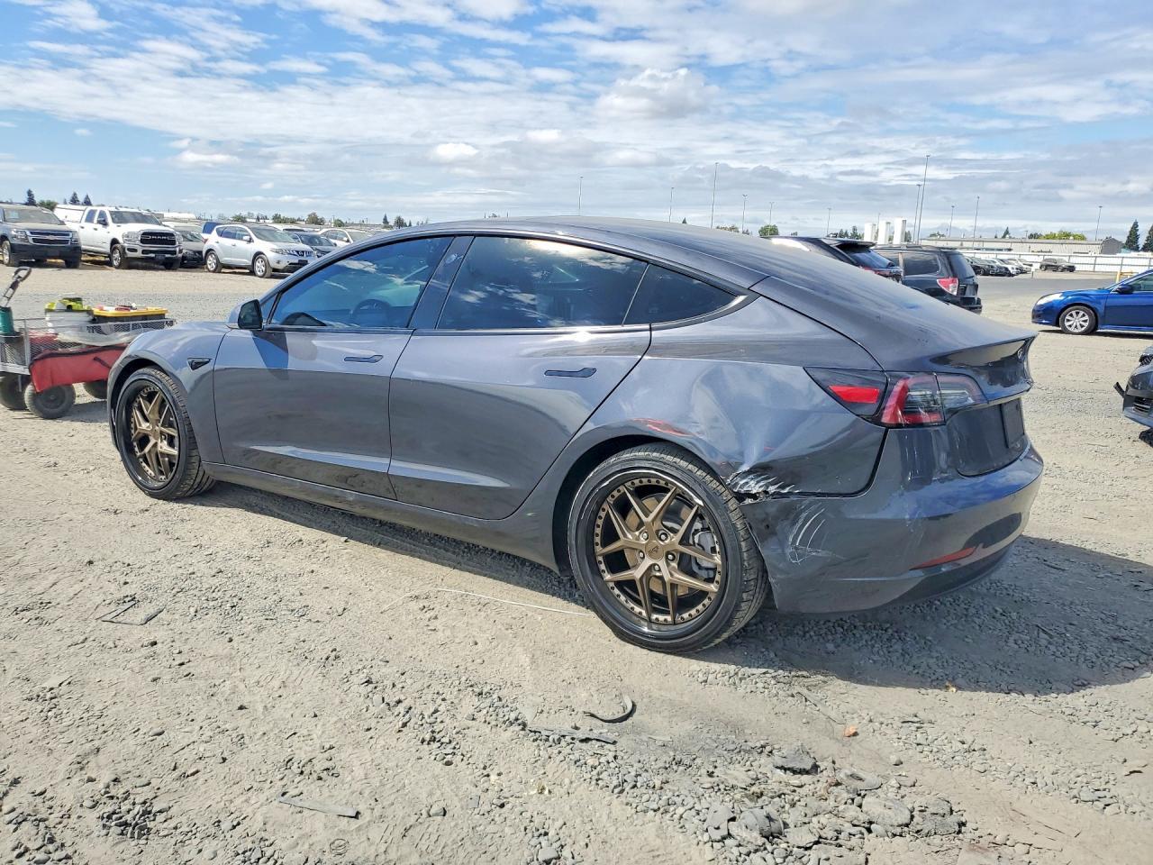 2022 Tesla Model 3 - Фото 2