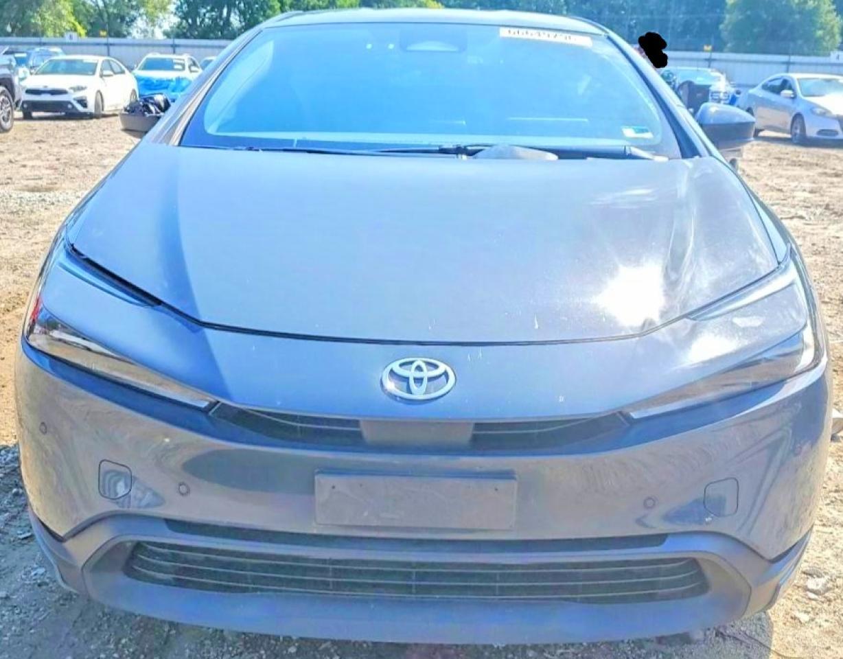 2023 Toyota Prius Le - Image 5