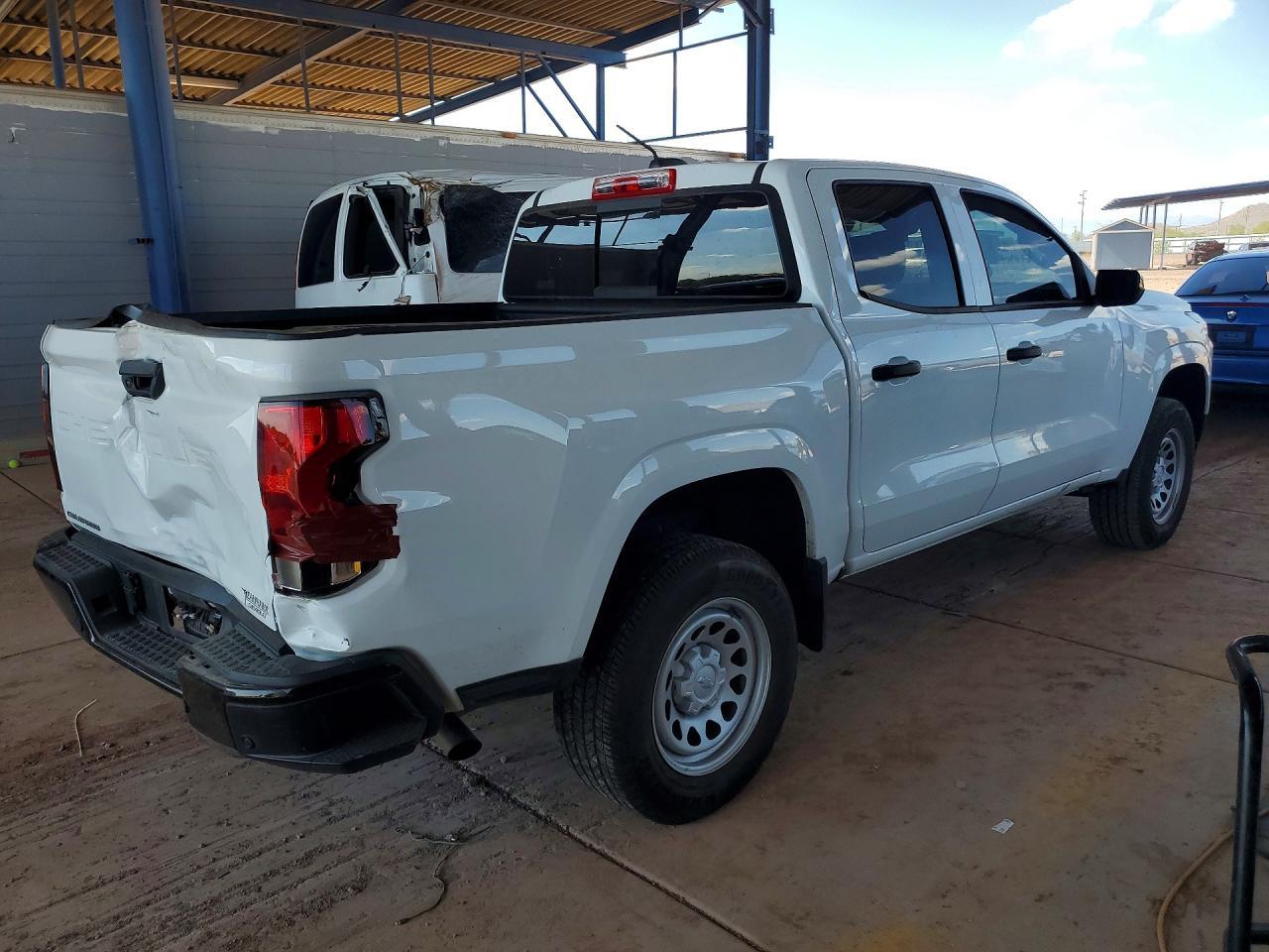 2024 Chevrolet Colorado - Image 3