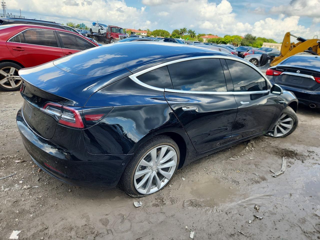 2018 Tesla Model 3 - Фото 3