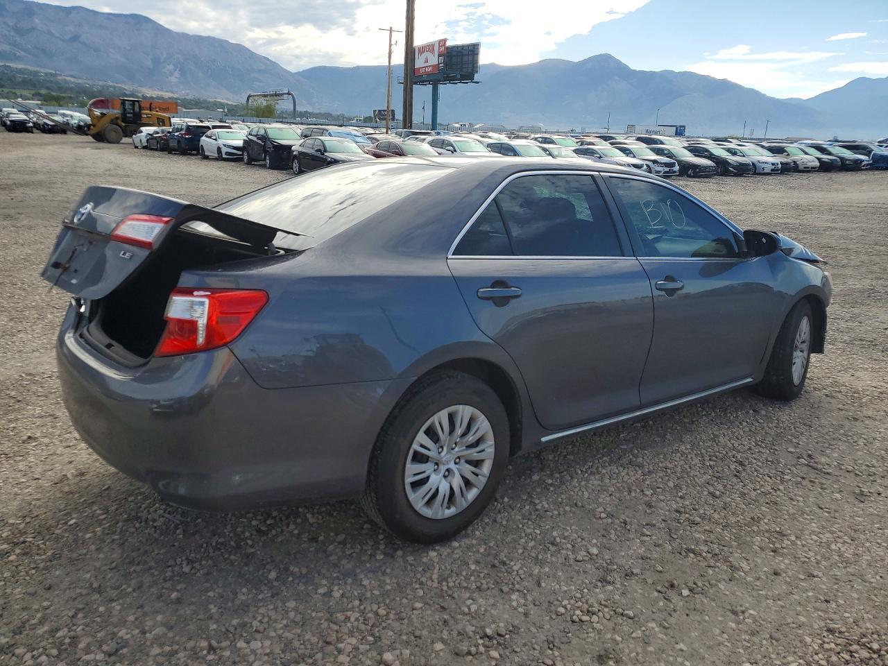2014 Toyota Camry Le - Image 3