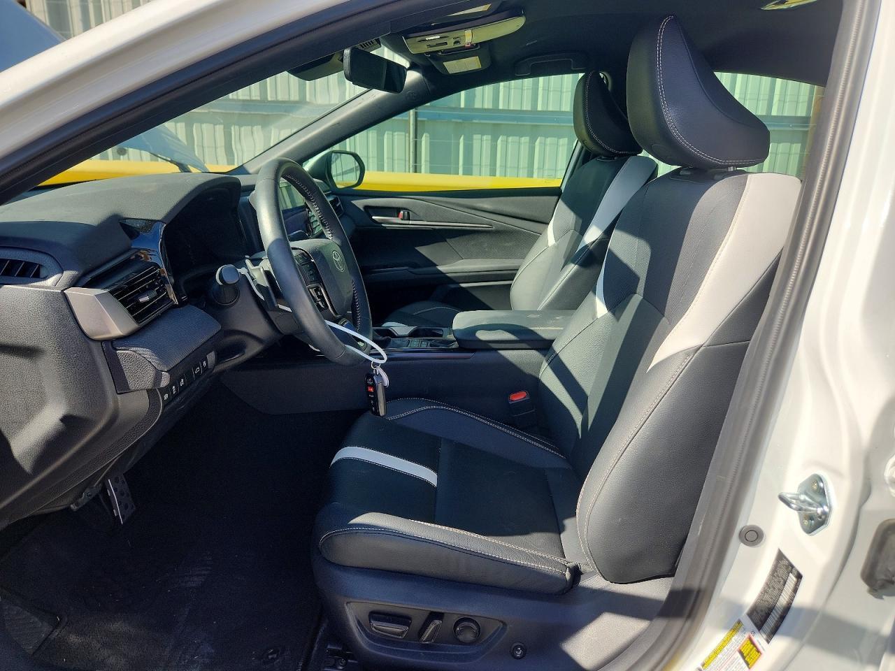 2025 Toyota Camry Se - Image 7